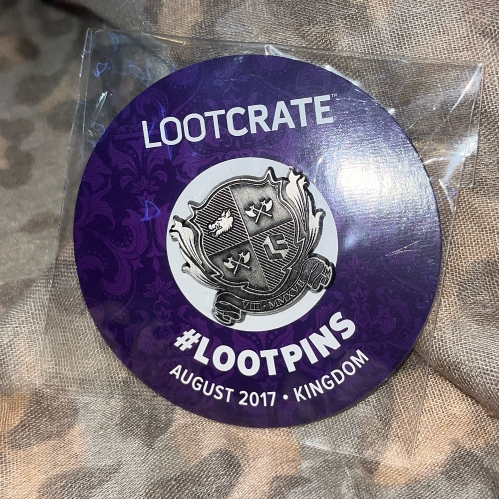 Exclusive Loot Crate Exclusive Kingdom Crest Loot Pin August 2017 sealed
